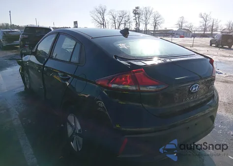 2017 Hyundai Ioniq Hybrid Blue z USA, uszkodzony, nr VIN KMHC65LC2HU021950